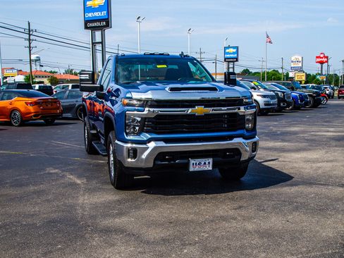 Used 2024 Chevrolet Silverado 2500 LT w/ Convenience Package AWD/4WD image 10