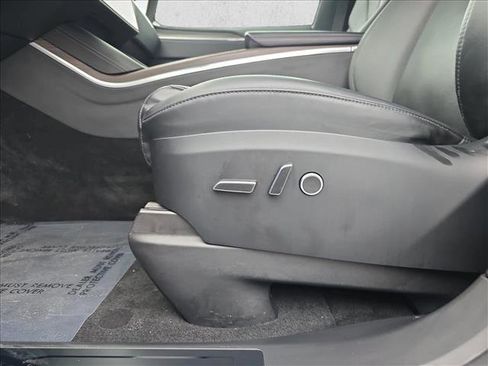 Used 2022 Tesla Model X image 27