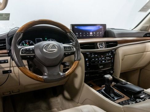 Used 2017 Lexus LX 570 4WD image 7