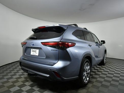 Used 2023 Toyota Highlander Limited image 11