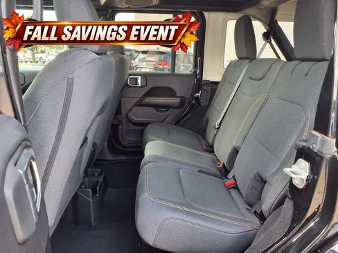 Used 2025 Jeep Wrangler Unlimited Sahara AWD/4WD image 11