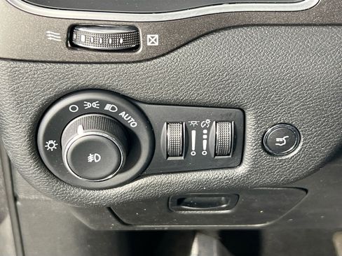 Used 2022 Jeep Cherokee Trailhawk w/ Sound & Nav Group image 10