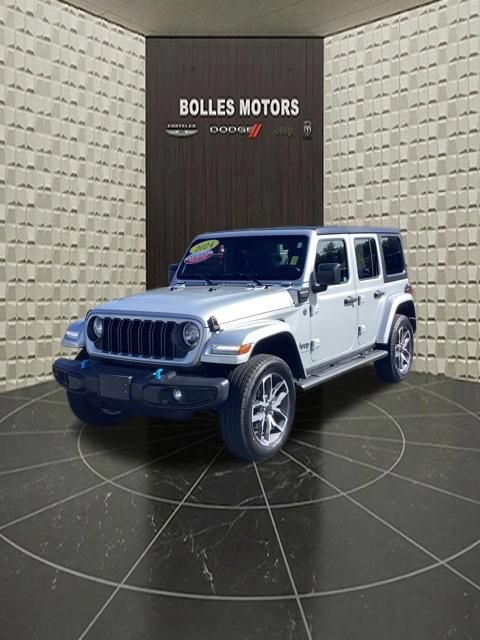 Certified 2024 Jeep Wrangler Unlimited w/ Convenience Group AWD/4WD image 16