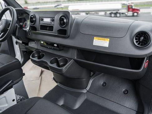 Used 2023 Mercedes-Benz Sprinter 4500 image 15