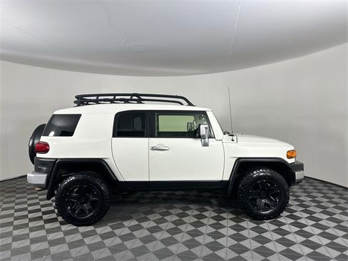 Used 2014 Toyota FJ Cruiser Base w/ Upgrade Package image 10