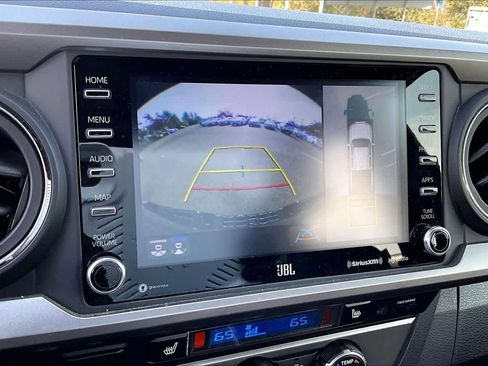 Used 2022 Toyota Tacoma Limited image 27