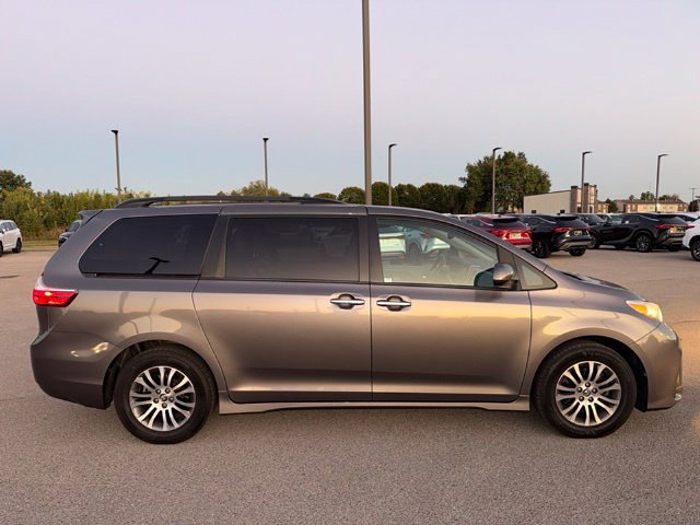 Used 2019 Toyota Sienna XLE FWD image 10