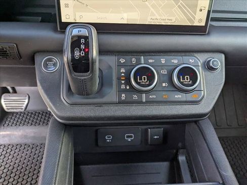 Used 2022 Land Rover Defender 110 V8 AWD/4WD image 12