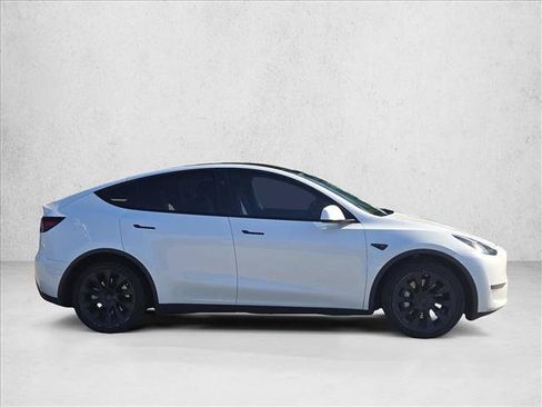 Used 2024 Tesla Model Y Long Range AWD/4WD image 4