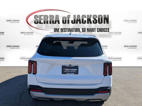 Certified 2025 Kia Sorento LX image 2