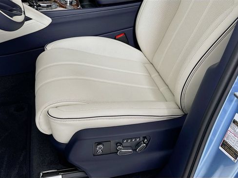 Certified 2025 Bentley Bentayga AWD/4WD image 19