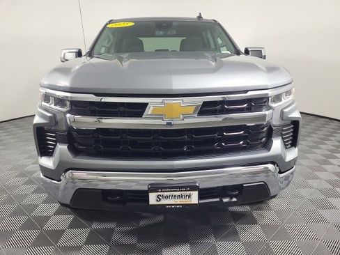 Used 2025 Chevrolet Silverado 1500 LT image 2