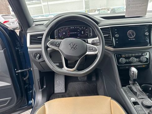 Used 2023 Volkswagen Atlas Cross Sport SE w/ Black Wheel Package image 17