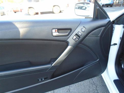 Used 2013 Hyundai Genesis 2.0T RWD image 16