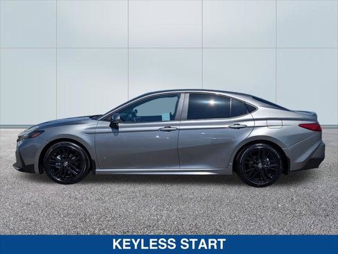 Used 2025 Toyota Camry SE w/ Convenience Package image 2