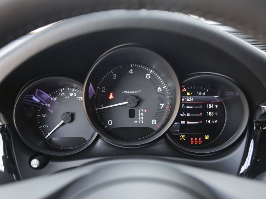 Certified 2026 Porsche Macan Turbo AWD/4WD image 18