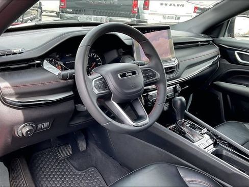 Used 2025 Jeep Compass Trailhawk AWD/4WD image 13