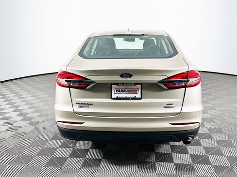 Used 2019 Ford Fusion SE image 9