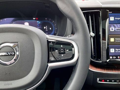 Certified 2023 Volvo XC60 B5 Plus w/ Protection Package Premier image 11