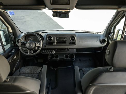 Used 2021 Mercedes-Benz Sprinter 2500 image 38