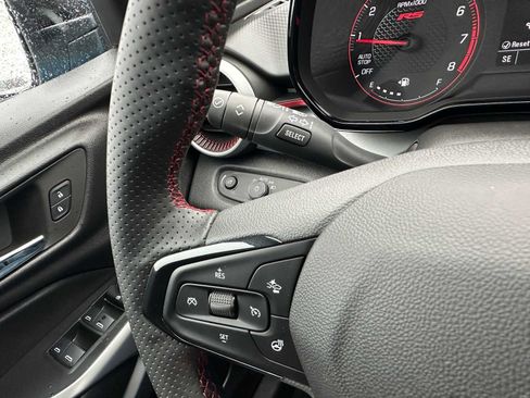 Certified 2025 Chevrolet Trax RS w/ Sunroof Package image 35