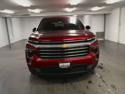 New 2025 Chevrolet Traverse LT image 3