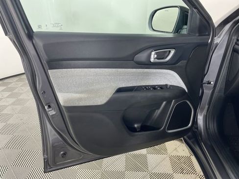 Used 2024 Jeep Compass Latitude image 16