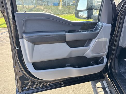 Used 2024 Ford F250 XLT w/ Black Appearance Package image 14