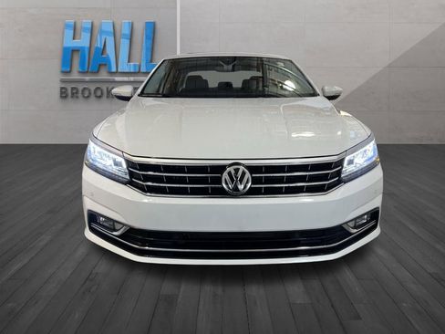 Used 2018 Volkswagen Passat 2.0T SEL Premium image 8