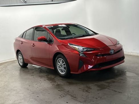Used 2018 Toyota Prius Three w/ Advanced Technology Package image 32