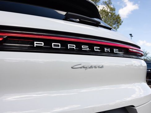 Used 2024 Porsche Cayenne image 40