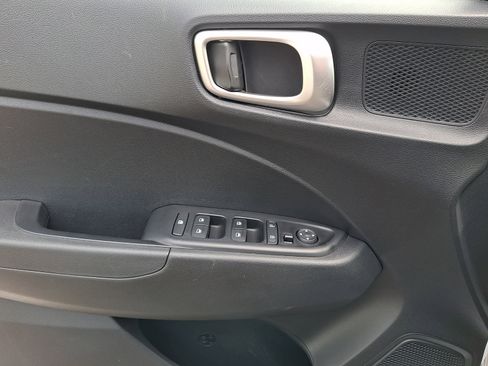Certified 2025 Hyundai Venue SEL FWD image 12