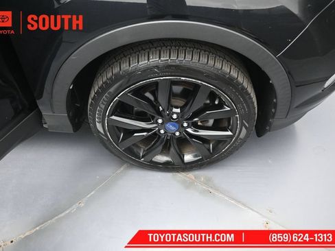 Used 2017 Ford Escape SE w/ Equipment Group 201A AWD/4WD image 31