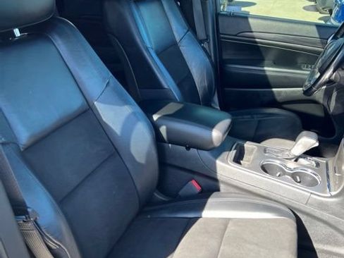 Certified 2021 Jeep Grand Cherokee Laredo X AWD/4WD image 18