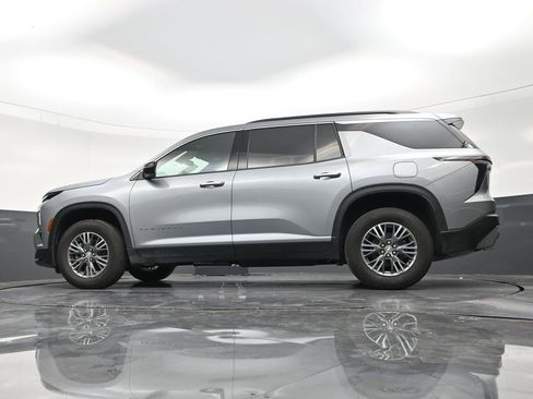 Used 2024 Chevrolet Traverse LT FWD image 21