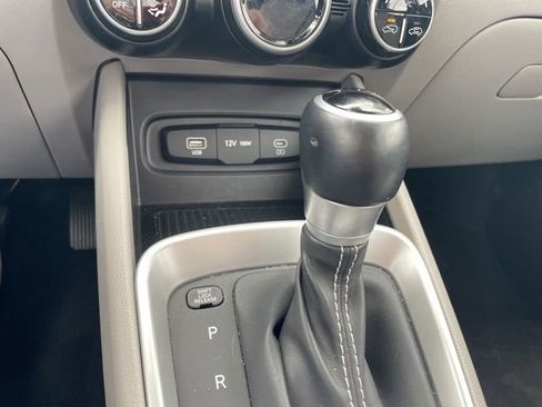Used 2025 Hyundai Venue SEL FWD image 11