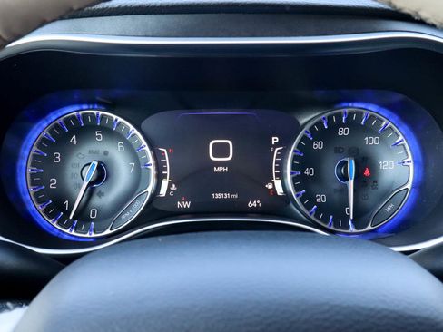 Used 2020 Chrysler Pacifica Limited FWD image 36