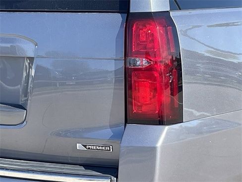 Used 2018 Chevrolet Suburban Premier image 6