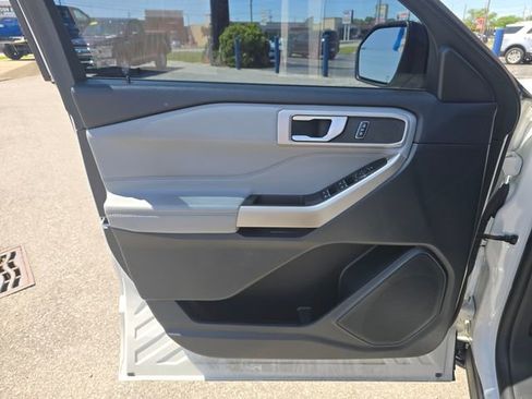 Used 2024 Ford Explorer XLT w/ Equipment Group 202A AWD/4WD image 11