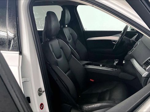 Used 2018 Volvo XC90 T5 Momentum image 8