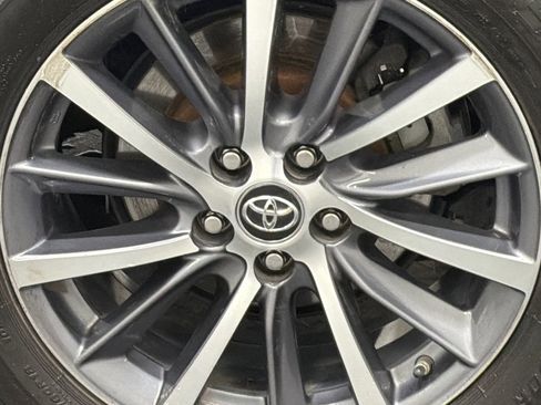 Used 2018 Toyota Highlander XLE image 5