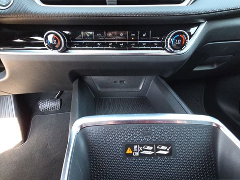 New 2026 Chevrolet Equinox LT w/ Convenience Package II image 23