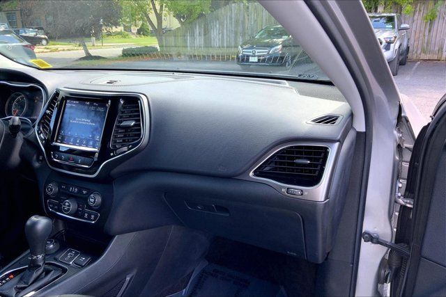 Used 2019 Jeep Cherokee Limited w/ Luxury Group AWD/4WD image 15