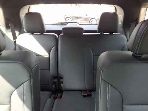 Used 2026 Chevrolet Traverse LT w/ Driver Confidence Package FWD image 17