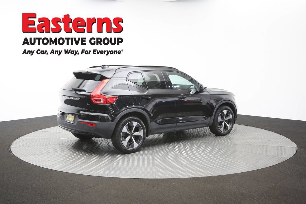 Used 2023 Volvo XC40 B4 Ultimate FWD image 38