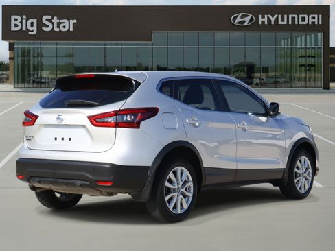 Used 2021 Nissan Rogue Sport S image 4