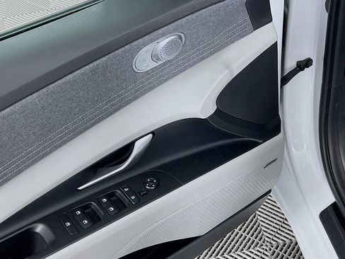 Certified 2023 Hyundai Elantra Limited FWD image 18
