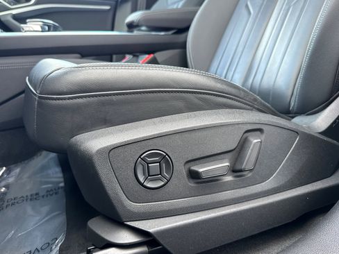Used 2021 Audi e-tron Premium w/ Convenience Plus Package image 14
