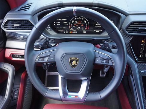 Used 2022 Lamborghini Urus AWD/4WD image 43