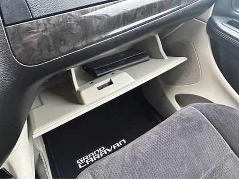 Used 2014 Dodge Grand Caravan SXT w/ UConnect Hands-Free Group image 38